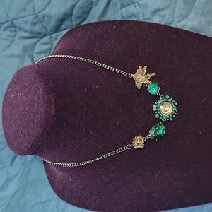 Costume jewelry necklace -green